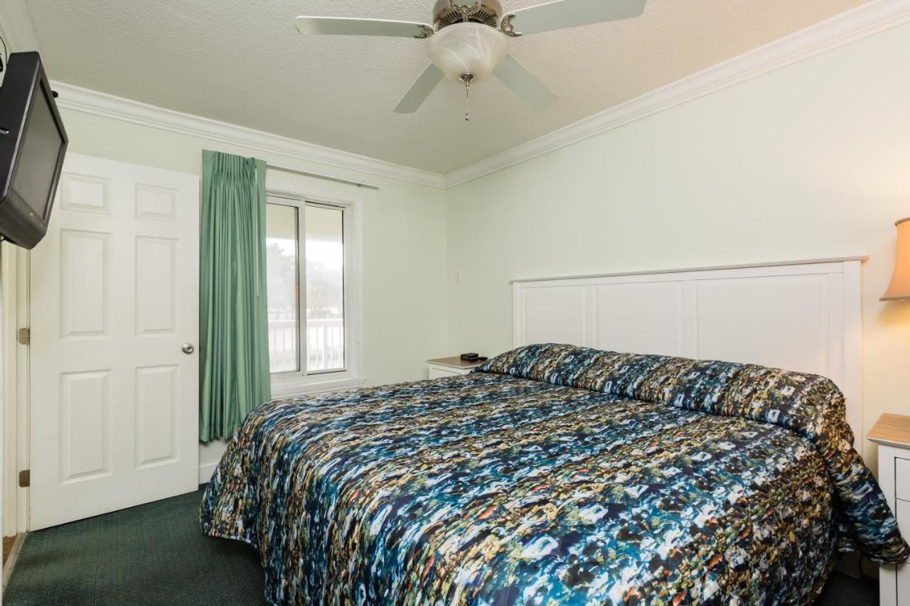 Sands Beach Club Briarcliffe Acres Esterno foto